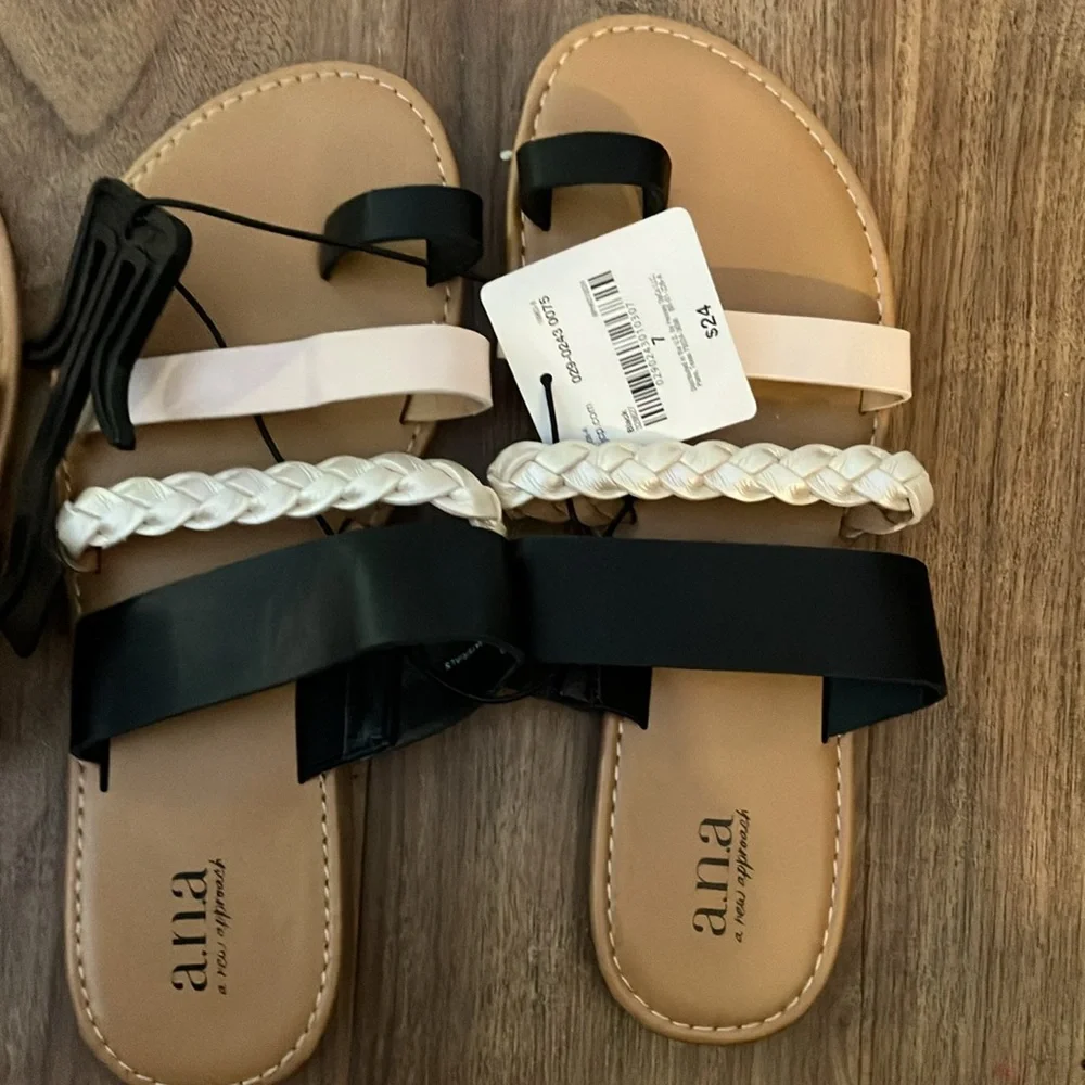 ⭐️⭐️BUNDLE of assorted sandals - Picture 2 of 7
